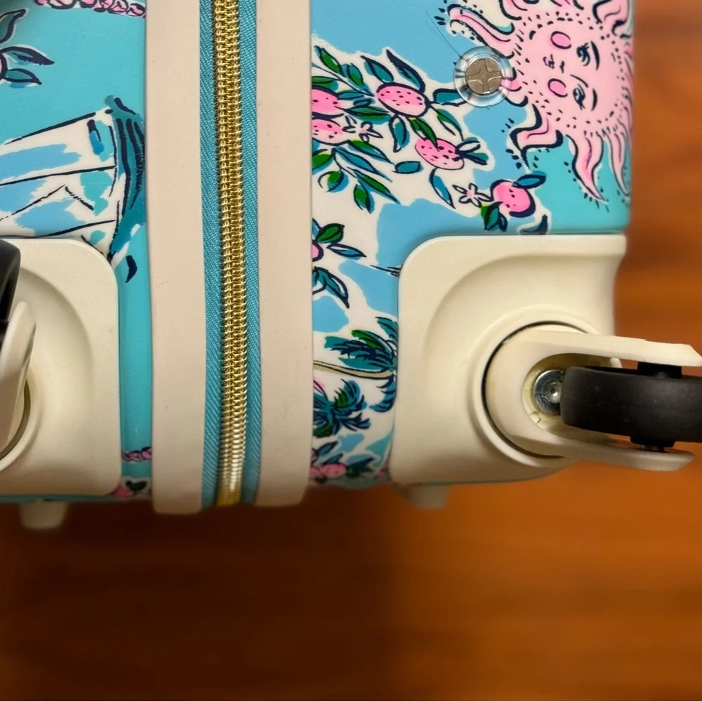 Lilly Pulitzer suitcase NEW in Florida blue print - Picture 7 of 13